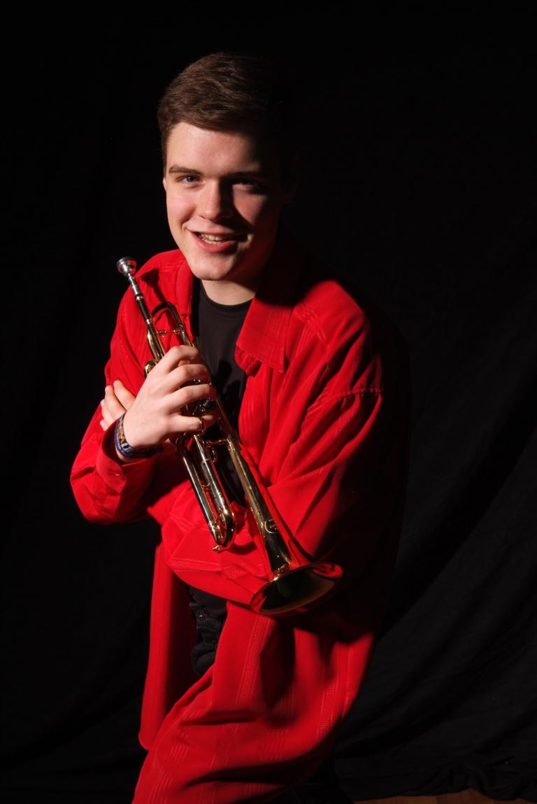 Felix (Trompete, Percussion, Gesang)